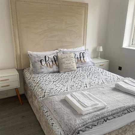 Grays Serviced Apartment Stifford Extérieur photo